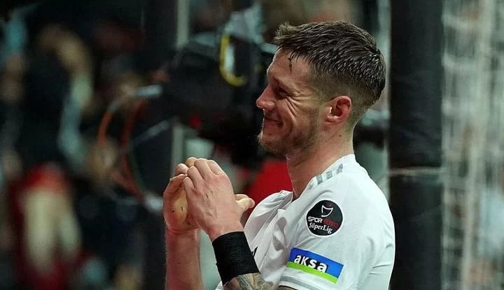 Beşiktaş en golcü oyuncusunu kaybetti!