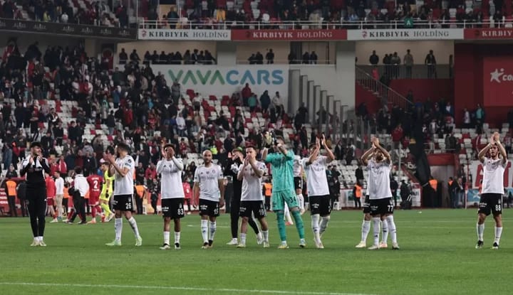 Beşiktaş geriye düştüğü son 4 maçı da kazandı!