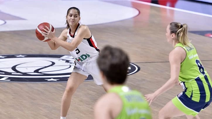 Beşiktaş HDI Sigorta, Akatlar'da Nesibe Aydın'a mağlup oldu!