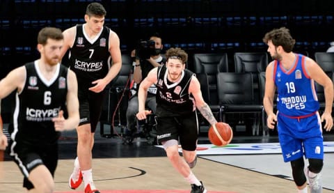 Beşiktaş Icrypex, Anadolu Efes'e mağlup
