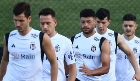 Beşiktaş iki yıldızının sözleşme sorununu çözüyor!