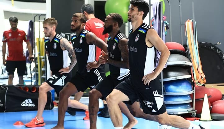 Beşiktaş, ikinci antrenmanını salonda yaptı!