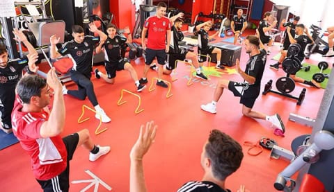 Beşiktaş, İspanya'da salonda çalıştı!