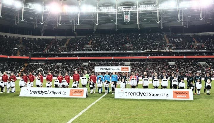 Beşiktaş kendi evinde Adana Demirspor ile berabere kaldı!