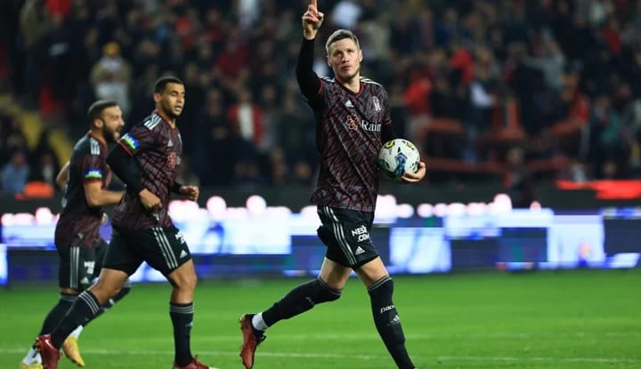 Beşiktaş kritik virajda! Rakip Adana Demirspor!