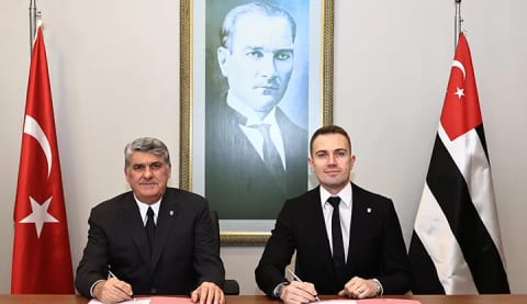 Beşiktaş Mert Günok'la yeni sözleşme imzaladı!
