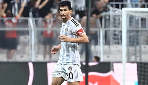 Beşiktaş, Necip Uysal'la sözleşme yeniliyor!