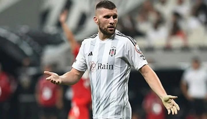 Beşiktaş, Rebic ile yolları ayırıyor!