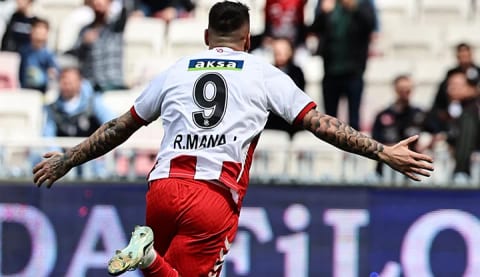 Beşiktaş Rey Manaj için girişimlere devam ediyor!