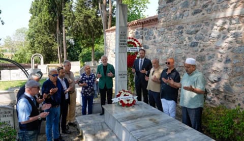Beşiktaş, Şeref Bey'i kabri başında andı!