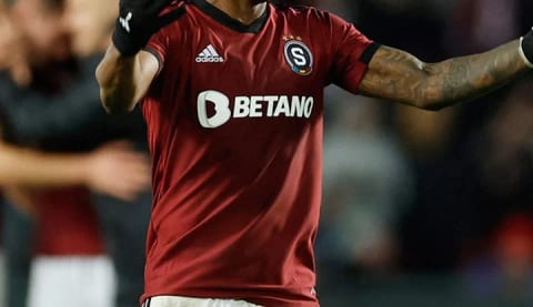 Beşiktaş, Sparta Prag'ın sağ bekini gündemine aldı!