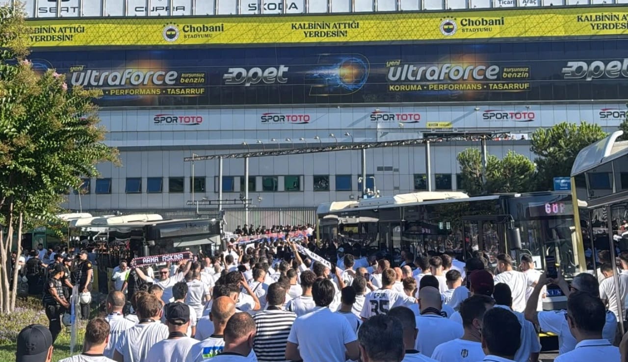 Beşiktaş taraftarı Kadıköy’de!