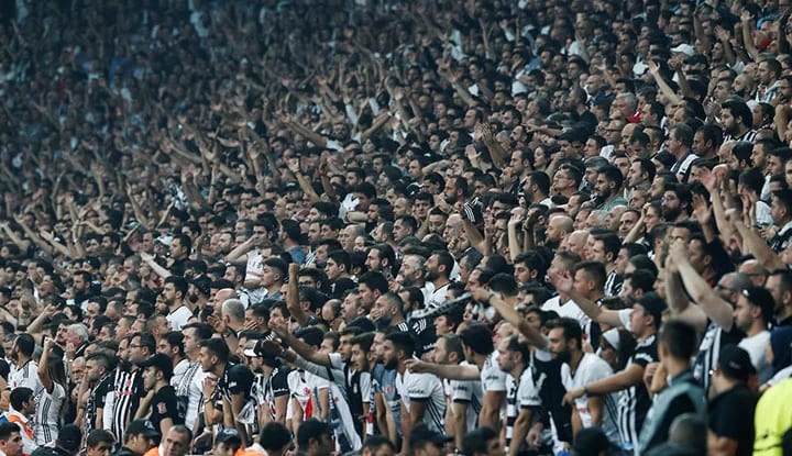 Beşiktaş taraftarı, TBF'yi istifaya davet ediyor!