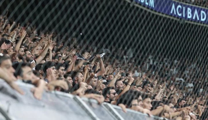 Beşiktaş taraftarından Abdullah Avcı’ya tezahürat!