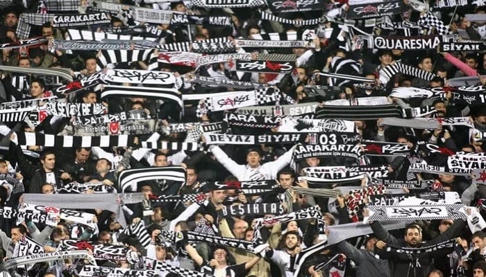 Beşiktaş taraftarından ıslıklı protesto!