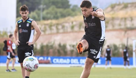 Beşiktaş tribünlerinden Emirhan İlkhan’a büyük destek!