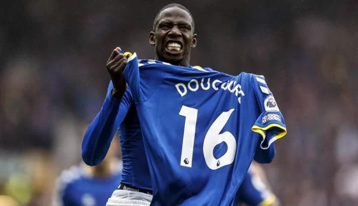 Beşiktaş'a Doucoure önerisi!