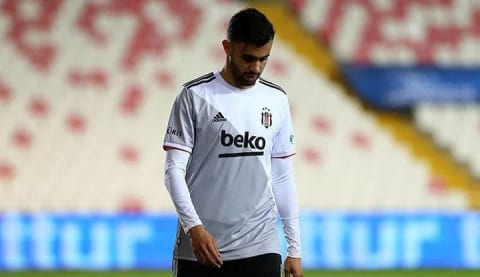 Beşiktaş'a Ghezzal'dan kötü haber!