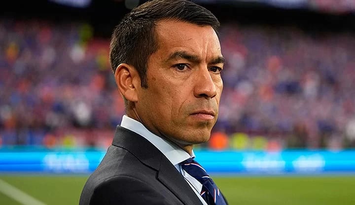 Beşiktaş'a yıldız yağacak! Van Bronckhorst 3 ismi istedi!