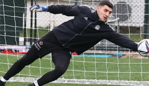 Beşiktaş'ın genç kalecisi hırs küpü!