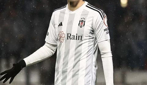 Beşiktaş'ın genç yıldızı kulübeye hapsoldu!