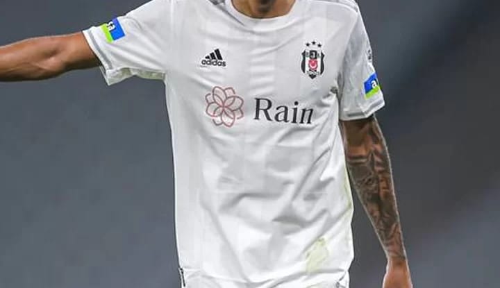 Beşiktaş'ın gözde oyuncusuna talip var!