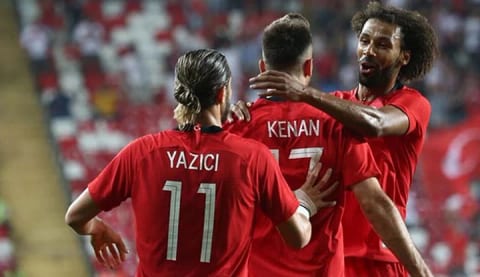 Beşiktaş'ın gündemindeki milli oyuncuya sürpriz teklif!