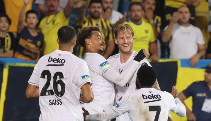 Beşiktaşlı futbolcular Beşiktaş taraftarına seslendi!