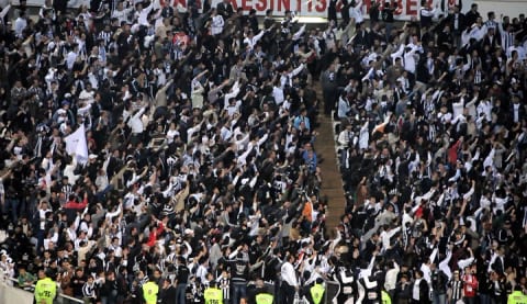 Beşiktaşlı taraftarlardan Dele Alli pankartı!