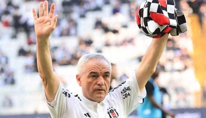 Beşiktaşlı taraftarlardan Rıza Çalımbay'a sevgi seli!