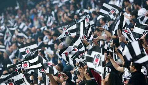 Beşiktaşlı taraftarlardan yayıncı kuruluşa tepki!
