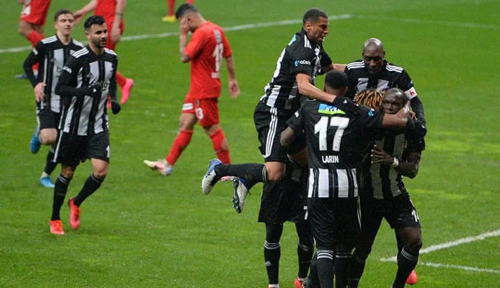 Beşiktaşlı yıldıza tavsiye; "Büyük haksızlık!"