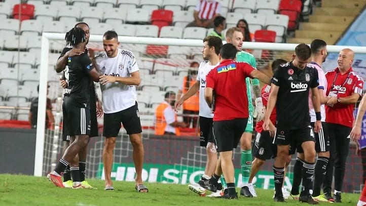 Beşiktaşlı yıldıza maç sonunda özel tebrik
