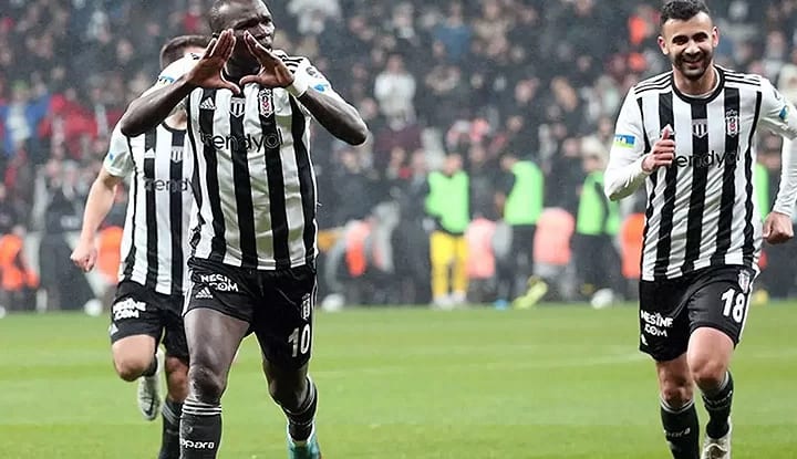 Beşiktaş'ta 3 isimden ıslıklara tepki!
