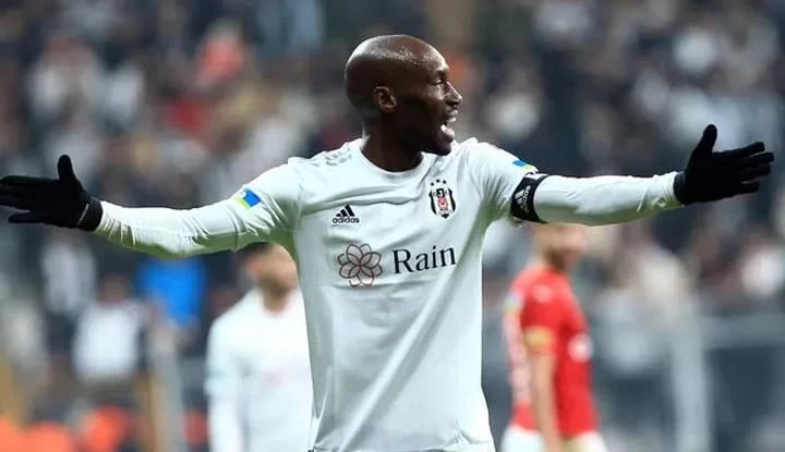Beşiktaş'ta Atiba Hutchinson'un sözleşmesi feshediliyor!