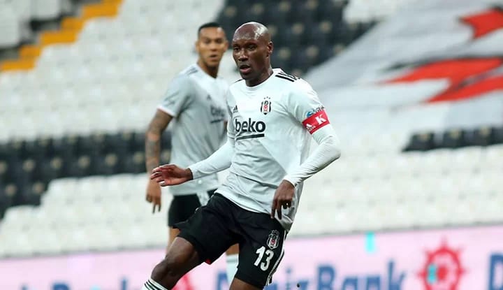 Beşiktaş'ta Atiba kadrodan çıkarıldı!