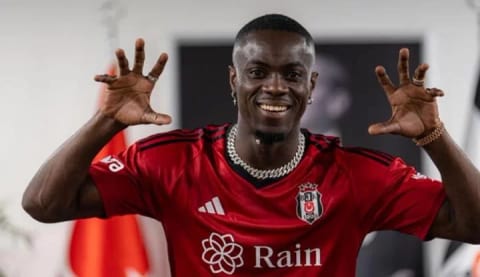 Beşiktaş'ta Bailly 11'e dönüyor!