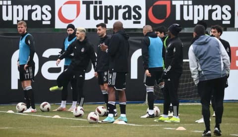 Beşiktaş'ta beş oyuncu ile yollar ayrılıyor!