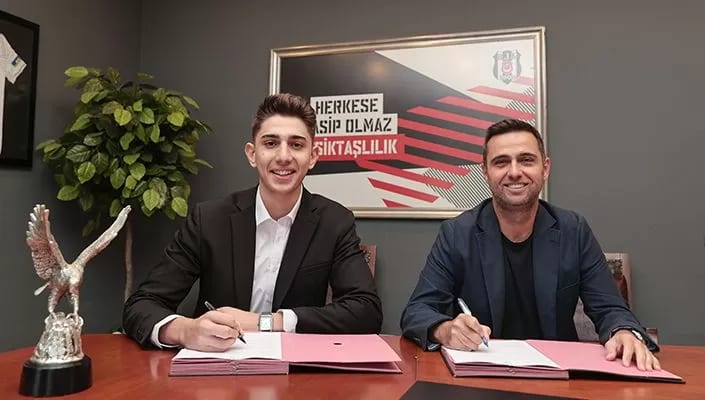 Beşiktaş’ta Demir Ege Tıknaz profesyonel oldu!
