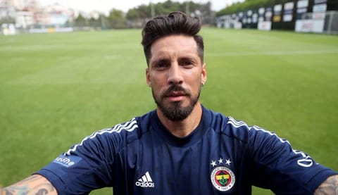 Beşiktaş'ta derbi için Jose Sosa kararı