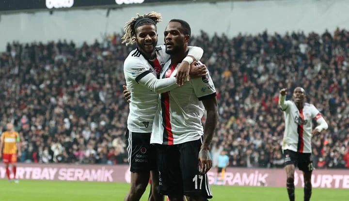 Beşiktaş'ta Fenerbahçe derbisinde kadro değişiyor