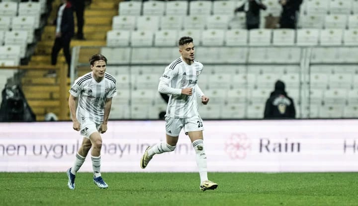Beşiktaş'ta gözler Ernest Muçi'nin üstünde!