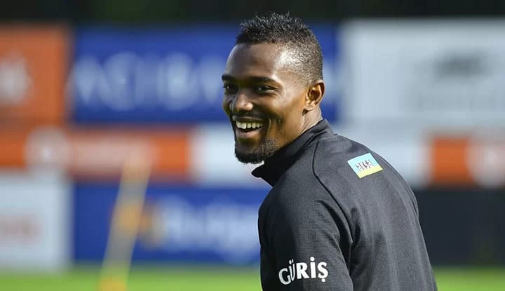 Beşiktaş'ta gündem Mensah! Yönetim endişeli...