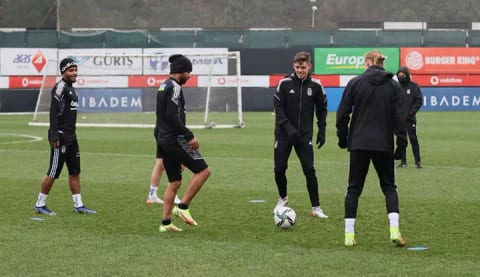 Beşiktaş'ta iki gelişme birden! Takımla çalışmalara başladılar!