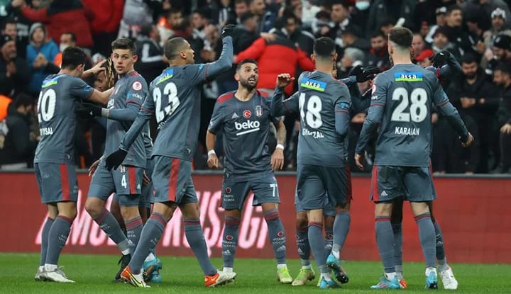 Beşiktaş'ta iki isme kulübe yolu gözüktü