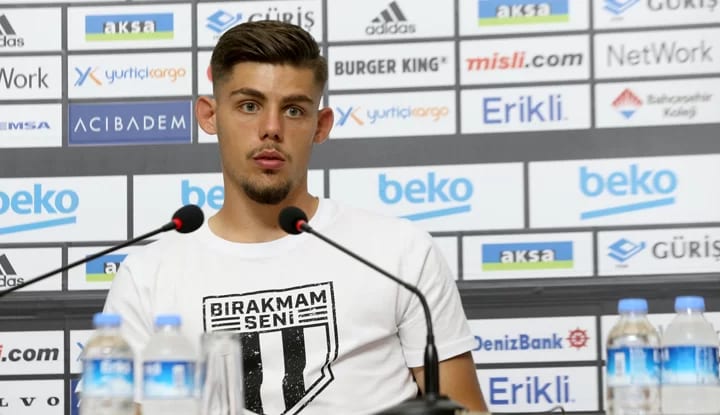 Beşiktaş'ta iki ismin bileti kesildi!