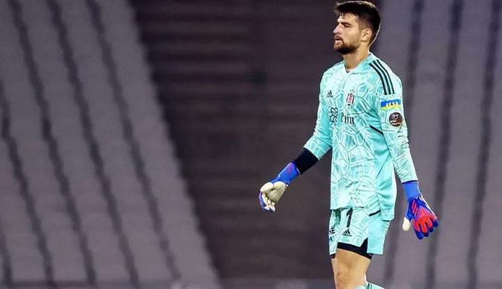 Beşiktaş'ta kaleye Ersin, savunmaya genç isim sahaya!