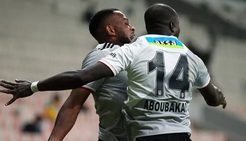 Beşiktaş'ta Larin-Aboubakar görüşme odasında