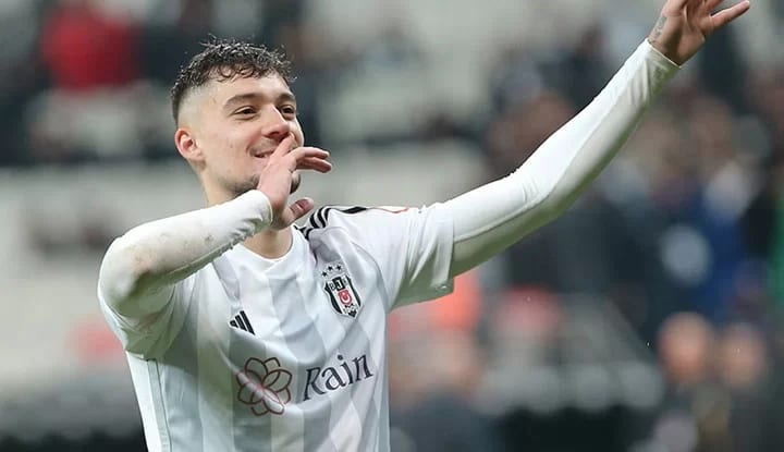 Beşiktaş'ta Muçi'ye yol göründü!