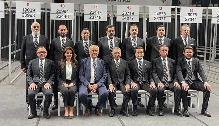 Beşiktaş'ta Ahmet Nur Çebi yeniden başkan!